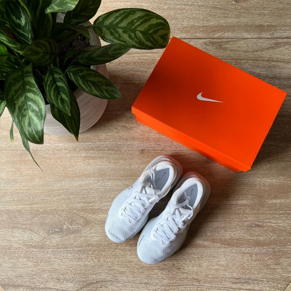 Nike Women’s Zoomx Invincible Run FK White Running Shoes CT2229-101 Size 8.5 - Picture 1 of 7